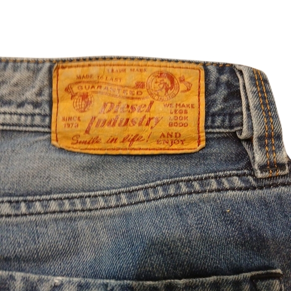 Diesel Larkee Men's Buttonfly Relaxed Fit Jeans Med Wash Mid Rise Size 31 - Picture 7 of 10